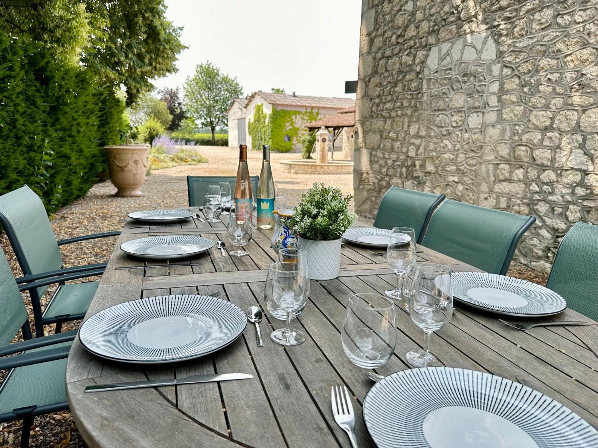 Gites Du Chateau De Panisseau Thenac  Exterior photo